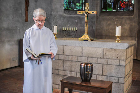 Ingrid Rasch, Vorsitzende des Caritas-Ausschusses »Soziales und Senioren« in der Kölner Kirchengemeinde St. Severin, 
hat die Initiative zu einer freiwilligen Begräbnisgemeinschaft entwickelt.