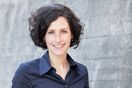 Doreen Reinhard (*1979)arbeitet als freiberuflicheJournalistin in Dresden undschreibt Reportagen undPorträts aus fast allen Bereichender Gesellschaft, die inlokalen und überregionalenMedien erscheinen.