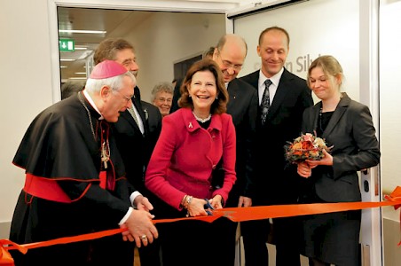 Königin Silvia von Schweden eröffnet 2009 die Demenzstation im Malteser Hildegardis Krankenhaus Köln.