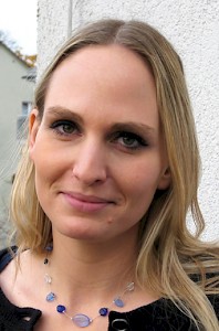 Verena Rothe (*1979)ist studierte Soziologin, Projektleiterin des ProgrammsMenschen mit Demenz in der Kommune und Leiterinder Geschäftsstelle des Aktion Demenz e. V.