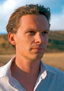 Philipp Hedemann (*1979 in Bremen) studierte in Passau und Cardiff Politik, Soziologie und Germanistik. Nach seinem Zeitungsvolontariat lebte er von 2010 bis 2013 in Addis Abeba und berichtete von dort aus Äthiopien und ganz Afrika. Seine Texte und Fotos erscheinen unter anderem in der Welt, der Zeit, der FAS, NZZ und Cicero. 2013 gewann er für seine Reportagen aus Afrika den BIGSAS-Journalistenpreis.