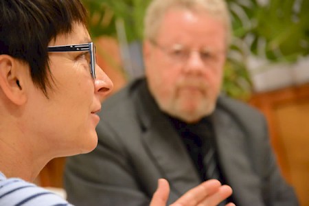 Barbara Schubert: Die 52-jährige Chefärztin deskatholischen KrankenhausesSt.-Joseph-Stift in Dresdenist seit 1993 eine Vorreiterinbeim Aufbau der Hospiz- undPalliativversorgung in Sachsen.Die vierfache Mutterund katholische Christinist Sprecherin der SektionMedizin der Deutschen Gesellschaftfür Palliativmedizin.