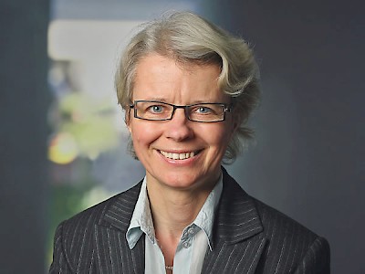 Katharina Weyandt (* 1960)schreibt als freie Journalistinam liebsten über Alter undPflege.