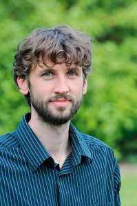 Uwe Naumann (* 1978) ist Redakteur der sächsischen Kirchenzeitung DER SONNTAG und arbeitet als freier Journalist vorwiegend für kirchliche Medien in Sachsen. Der Vater von drei Kindern wohnt in Leipzig und hat Journalistik und Geschichte an der Universität Leipzig studiert.