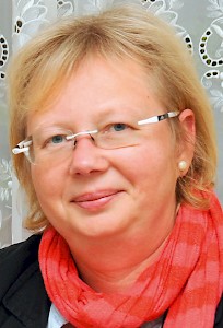 Sibylle Sterzik (* 1963) ist Chefredakteurin der Evangelischen Wochenzeitung »die Kirche« mit Sitz in Berlin. Die Theologin und Familienberaterin schreibt auch über Themen, um die andere einen Bogen machen.