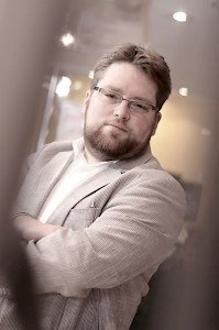 Benjamin Lassiwe ist freier Journalist in Berlin und Potsdam. Er arbeitet als Landeskorrespondent für die Lausitzer Rundschau, den Nordkurier und den Prignitzer und schreibt für eine Reihe von Tages- und Wochenzeitungen über alle Themen rund um Kirche und Religion.