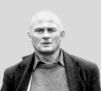 Reinhard Delau (* 1940) hatGeschichte und Germanistikstudiert. Er lebt und arbeitetals Erzähler, Publizist undJournalist in Dresden, seit1982 freischaffend. Er verfasstemehr als zwanzig Bücher,Filmtexte und zahlreiche Reportagen.Seit Delau von 1971bis 1975 als Hochschullehreran der islamischen Al-Azhar-Universität und an der konfessionslosenAin-Shams-Universitätin Kairo tätig war, hater ein besonderes Verhältniszu dieser Millionenmetropole.Zuletzt besuchte er Ägyptenim April und Juni dieses Jahres.