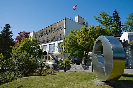 Der Hotelneubau im Bauhausstil provozierte 1927 die ortsansässigen Architekten.