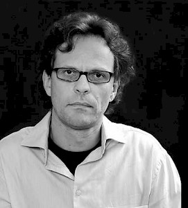 Univ.-Prof. Dr. Martin W. Schnell, M.A., ist Lehrstuhlinhaber für Sozialphilosophie und Ethik an der Fakultät für Kulturreflexion und Direktor des Instituts für Ethik und Kommunikation im Gesundheitswesen (IGEK) an der Fakultät für Gesundheit der Universität Witten/Herdecke.