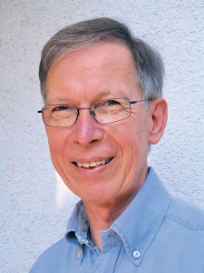 Prof. Dr. med. Dr. h. c. Christoph Student (Jahrgang 1942) gehört zu den Pionieren der deutschen Hospizbewegung und Palliativmedizin und hat die theoretischen und praktischen Grundlagen für die Hospizarbeit in Deutsch­land entwickelt. Er gilt als einer der profiliertesten deutschen Schüler der Sterbeforscherin Elisabeth Kübler-Ross. Student studierte Ev. Theologie, Philosophie und Philologie und Medizin und lehrte von 1980 bis 1997 in Hannover und Freiburg im Breisgau Sozialmedizin, Psychiatrie und Thanatologie. Von 1997 bis zu seinem Ruhestand 2006 war er Gesamtleiter des Hospiz Stuttgart, das er in dieser Zeit zu einer der renommiertesten deutschen Hospiz- und Palliativeinrichtungen entwickelte. Seit 2006 steht er ehrenamtlich dem Deutschen Institut für Palliative Care vor. Seit 2008 arbeitet er als niedergelassener Arzt in Freiburg.  Student, J.-C., Student, U.(Hrsg.): Trauer über den Tod eines Kindes – Hilfen für ›verwaiste Eltern‹. 10. Aufl., Deutsches Institut für Palliative Care, Bad Krozingen 2007; Student, J.-C. (Hrsg.): Im Himmel welken keine Blumen. Kinder begegnen dem Tod. 6. Auflage, Verlag Herder, Freiburg 2005
