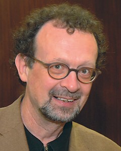 Prof. Dr. Werner Wintersteiner (Jahrgang 1951) ist Friedenspädagoge und Deutschdidaktiker. Er hat 2005 das »Zentrum für Friedensforschung und Friedenspädagogik« an der Alpen-Adria-Universität Klagenfurt gegründet und leitet es.