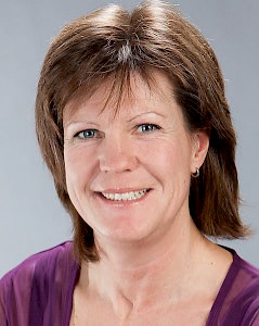 Petra Hintermaier, geboren 1966 in München, verheiratet und Mutter von zwei erwachsenen Kindern, ist examinierte Krankenschwester. Sie hat zudem eine Ausbildung zur Palliative Care-Fachkraft und zur Wundexpertin absolviert. Seit 2004 ist sie in der ambulanten Pflege tätig. 