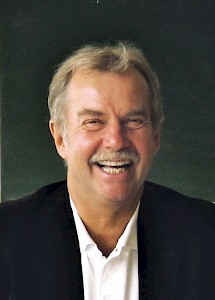 Ernst Fritz-Schubert (Jahrgang 1948) leitete von 2000 bis 2012 die Willy-Hellpach-Schule in Heidelberg, an der seit 2007 das Schulfach »Glück« für die zweijährige Berufsfachschule und für das Wirtschaftsgymnasium angeboten wird. Er hatte dieses Unterrichtsfach entwickelt und gründete dafür das gemeinnützige Fritz-Schubert-Institut.