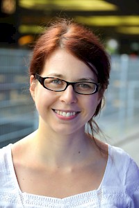 Vanessa Köneke (Jahrgang 1982), ist freie Journalistin und Buchautorin und promoviert derzeit an der Cologne Graduate School der Universität Köln zum Thema Sterbehilfe.