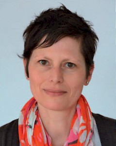 Karin Vogelsberg studierte Germanistik und Anglistik in Bonn und Stirling (Schottland). Sie lebt als freie Journalistin in Dresden und ist unter anderem für die Jüdische Allgemeine und den Öko-Test-Verlag tätig