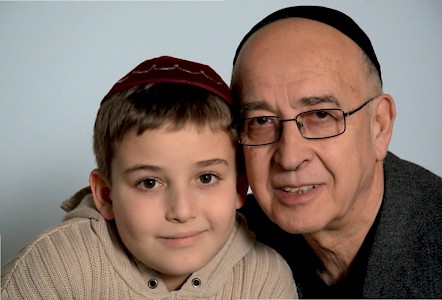 Boruch Smerin, der zur reformjüdischen Gemeinde »Beit Kraków«gehört, mit seinem elfjährigen Sohn Zachary.