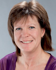 Petra Hintermaier, geboren 1966 in München, verheiratet und Mutter von zwei erwachsenen Kindern, ist examinierte Krankenschwester. Sie hat zudem eine Ausbildung zur Palliative Care Fachkraft und zur Wundexpertin absolviert. Seit 2004 ist sie in der ambulanten Pflege tätig. 