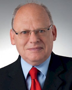 Klaus Gertoberens, Jahrgang 1951, arbeitete 15 Jahre für die »Süddeutsche Zeitung«, ehe er 1990 Chefredakteur der Dresdner Tageszeitung »Die Union« wurde. Anderthalb Jahrzehnte war er in leitender Position für sächsische Zeitungen tätig; 2006 gründete er die Agentur »kommunikationskontor perpetuum«. Gertoberens lebt in Ober­bayern und ist Präsident des Netzwerkes Sachsen gegen Rechtsextremismus, Gewalt und Fremdenfeindlichkeit.