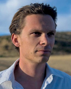 Philipp Hedemann, 1979 in Bremen geboren, wohnt seit 2010 in der äthiopischen Hauptstadt Addis Abeba und berichtet für deutschsprachige Medien (Die Welt, Die Zeit, Neue Zürcher Zeitung, Cicero und viele mehr) vor allem über das Leben – und auch Sterben – in Ostafrika. Hedemann ist Mitglied des Korrespondentennetzwerks »weltreporter.net«.