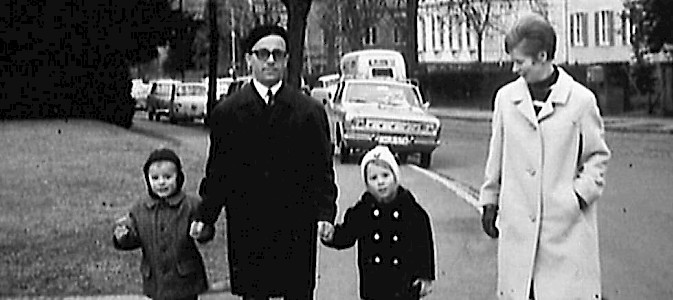 »Wenn ich groß bin und ihr klein ...« Benedikt Fischer an der Hand des Vaters – nicht ahnend, dass sich das Verhältnis zueinander vier Jahrzehnte später umkehren sollte: »Jetzt warst Du es, der meine Hand suchte, wenn wir gemeinsam die Straße überqueren wollten – so wie ich früher als Kind Deine Hand nahm und mich sicher fühlte.«