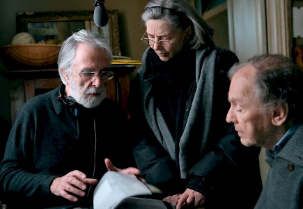Regisseur Michael Haneke (links) mit den Hauptdarstellern seines Filmes »Liebe«: den französischen Kino-Legenden Emmanuelle Riva, Jahrgang 1927, und Jean-Louis Trintignant, geboren 1930. Der 70-jährige Haneke hatte fast 20 Jahre an dem Drehbuch gearbeitet.