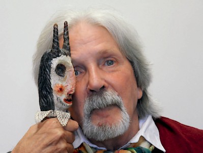 Gottfried Reinhardt ist Puppenspieler, Dramatiker, Theologe, Tier- und Menschenfreund in einem. Seine unzähligen Manuskripte erzählen davon.
