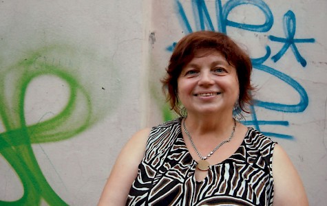 Ihr Geld verdient Tanja Berezhnaja als Reiseleiterin und Übersetzerin, ihr Herz hängt an der Stiftung »Nova Simja« (Neue Familie), die sie 2000 in der westukrainischen Stadt Czernowitz ins Leben gerufen hat und ehrenamtlich leitet. Berezhnaja will vor allem Kindern und Jugendlichen eine neue Perspektive geben.