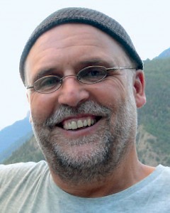 Uwe von Seltmann, Jahrgang 1964, lebt als freier Journalist und Publizist in Krakau und Leipzig. Nach seinem Studium der Evangelischen Theologie arbeitete er als Korrespondent unter anderem in Wien, Berlin und Dresden. Zuletzt war er von 2004 bis 2008 Chefredakteur der sächsischen Wochen­zeitung »Der Sonntag«. Er  hat seit 2000 sieben Bücher herausgegeben oder verfasst. Im Februar 2012 erschien im Herbig-Verlag (München) sein neues Buch »Todleben – Eine deutsch-polnische Suche nach der Vergangenheit«.