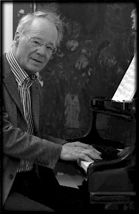 Der Komponist und Dirigent George Alexander Albrecht (76) kümmert sich als ehrenamtlicher Sterbebegleiter um die Einsamen und wirbt in Vorträgen für den Dienst an Sterbenden.