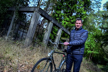 Radelt viel: Olaf Ihlefeldt verwaltet den 206 Hektar großen Südwestkirchhof Stahnsdorf￼
